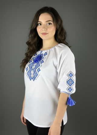 Жіноча  натуральна вишита сорочка із домотканого полотна з синім орнаментом Київ