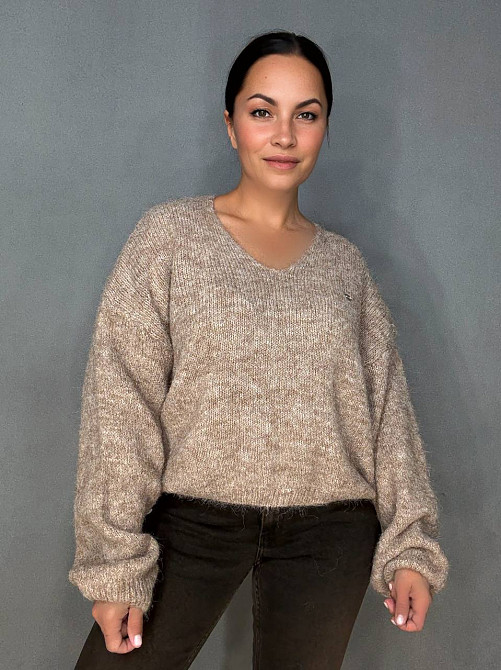 Светр жіночий A-N 08-1 оверсайз з вовною виріз мис, бежевий, one size Київ - фото 10