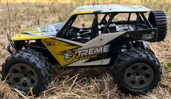 Машинка на пульту на радіокеруванні 1:18 2акумулятора в комплекті. Харків