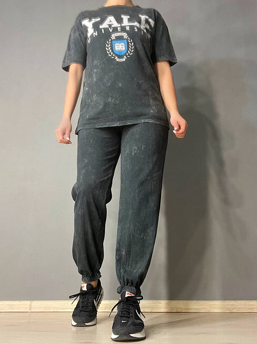 Костюм жіночий Coast Moda 4355 варений тай дай джоггери на резинці з футболкою з написом графіт, графіт, S Київ - фото 1