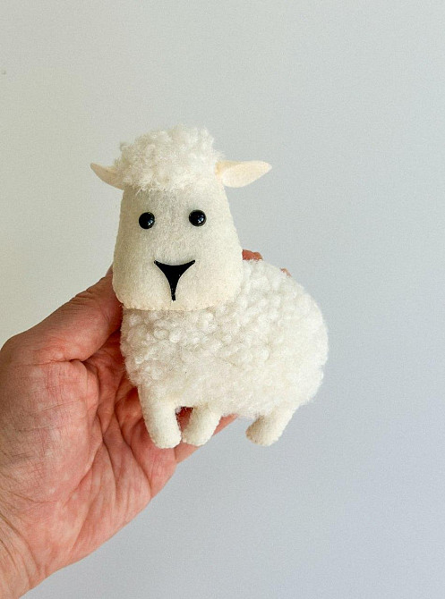 Мягкая фетровая игрушка овечка ручной работы – безопасная развивающая игрушка Киев - изображение 1