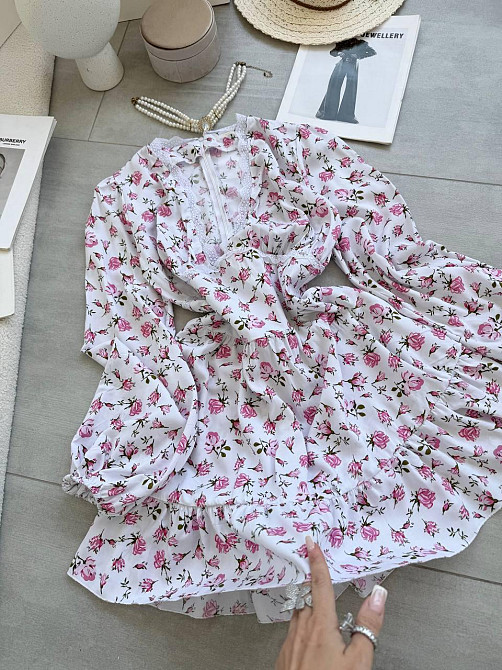 Женское романтичное мини платье в цветочный принт с кружевом софт / штапель Одесса - изображение 5