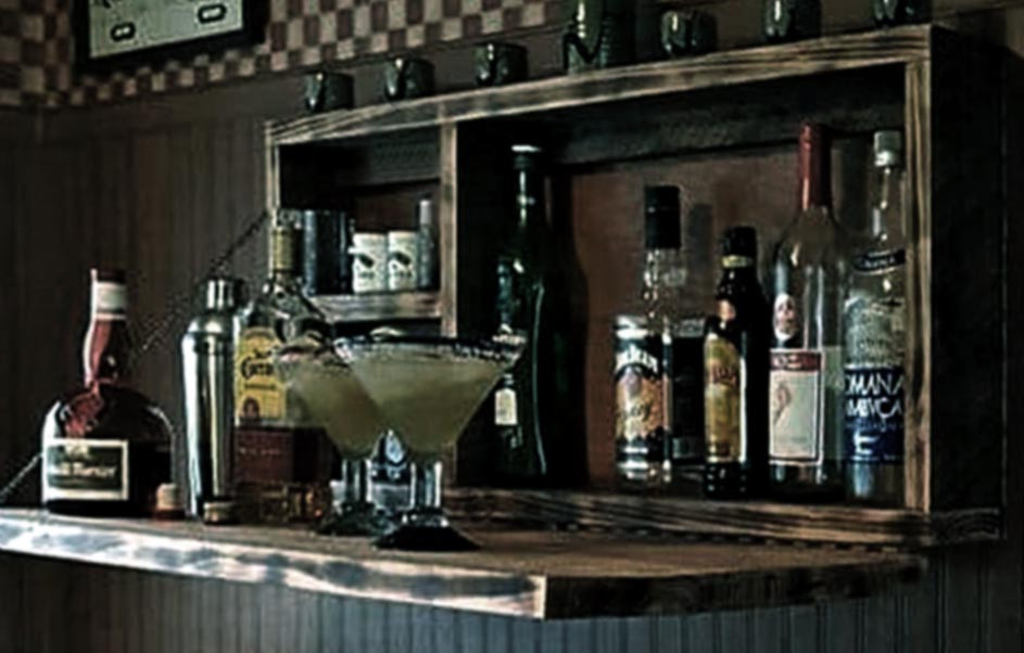 Настенный бар 