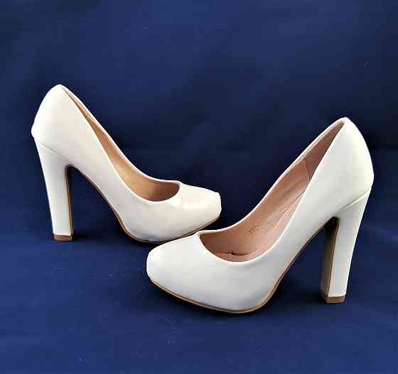 Жіночі Білі Туфлі на Каблуку Лакові Модельні (розміри: 37,38) — 702 Дніпро