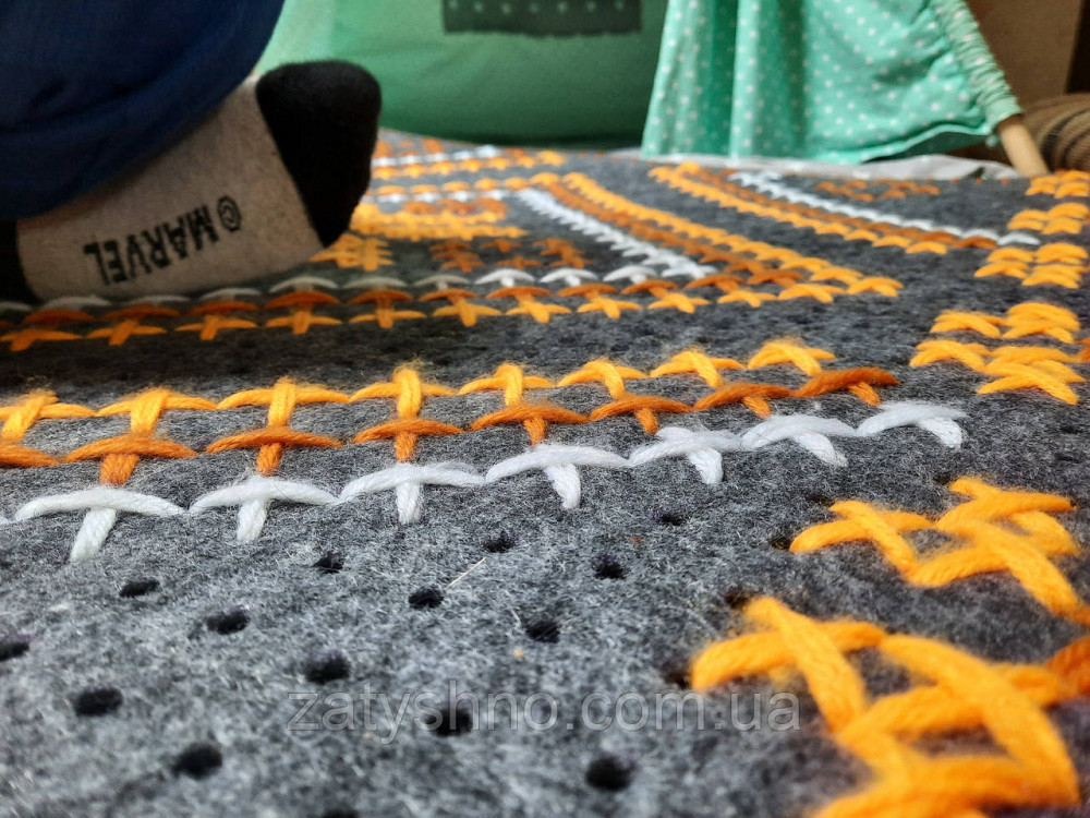 Коврик вышитой в украинском стиле  на фетре  96*90 см Киев - изображение 7