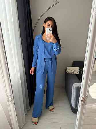 Женский базовый костюм тройка: рубашка майка и штаны креп жатка Светлый джинс, 50/52 Одесса