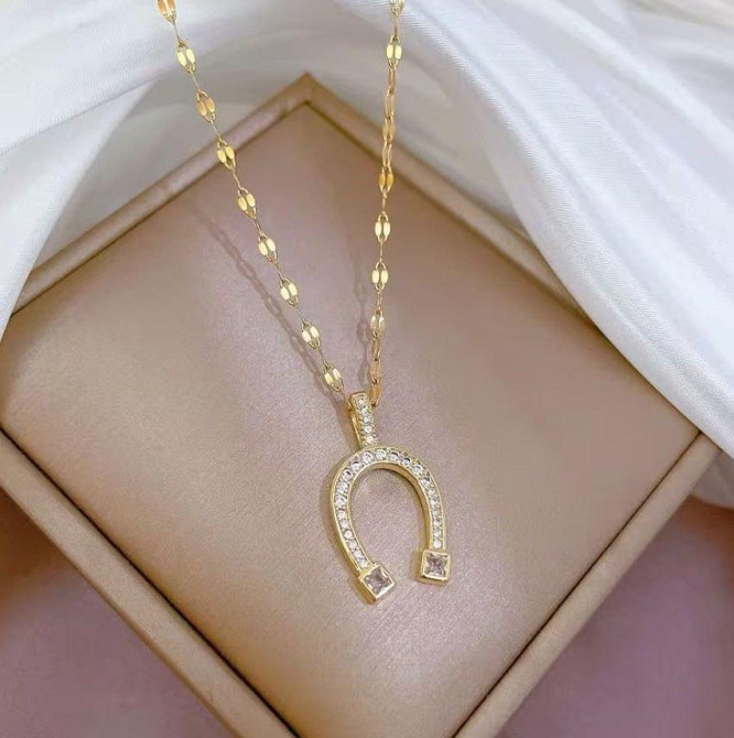 Подвеска-подкова в золотистом цвете с белыми циркониями Киев - изображение 2