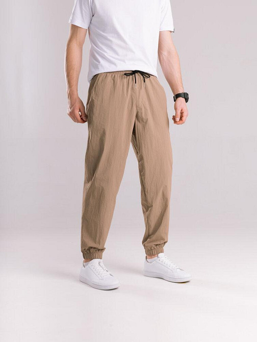 Чоловічі штани джогери з плащівки бежеві з кишенями Pobedov Ground Київ - фото 4