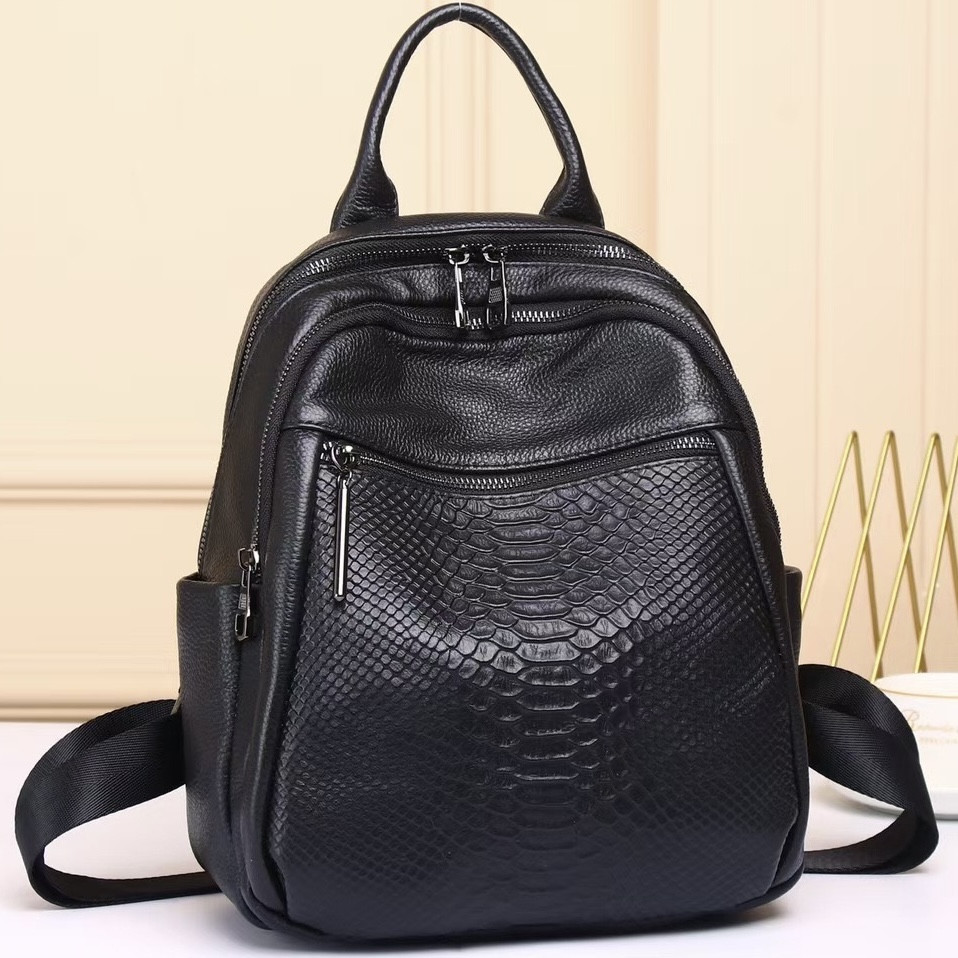 Рюкзак жіночий шкіряний з тисненням під рептилію 23х30х13, сумка наплічна для міста, чорна Київ - фото 2