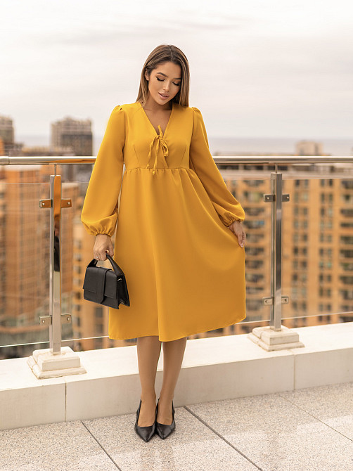 Молодежное женское платье свободного кроя 