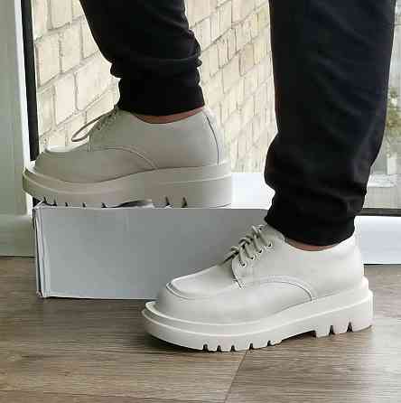 Жіночі Бежеві броги Туфлі Оксфорди Танкетка Білі Шкіряні Мокасини (розміри: 36,37,38,39,40,41) Дніпро