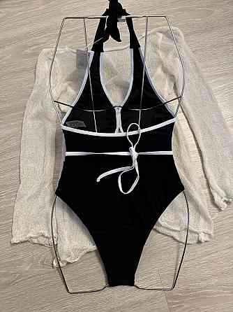 Жіночий суцільний купальник із квіткою Чорний L Харків