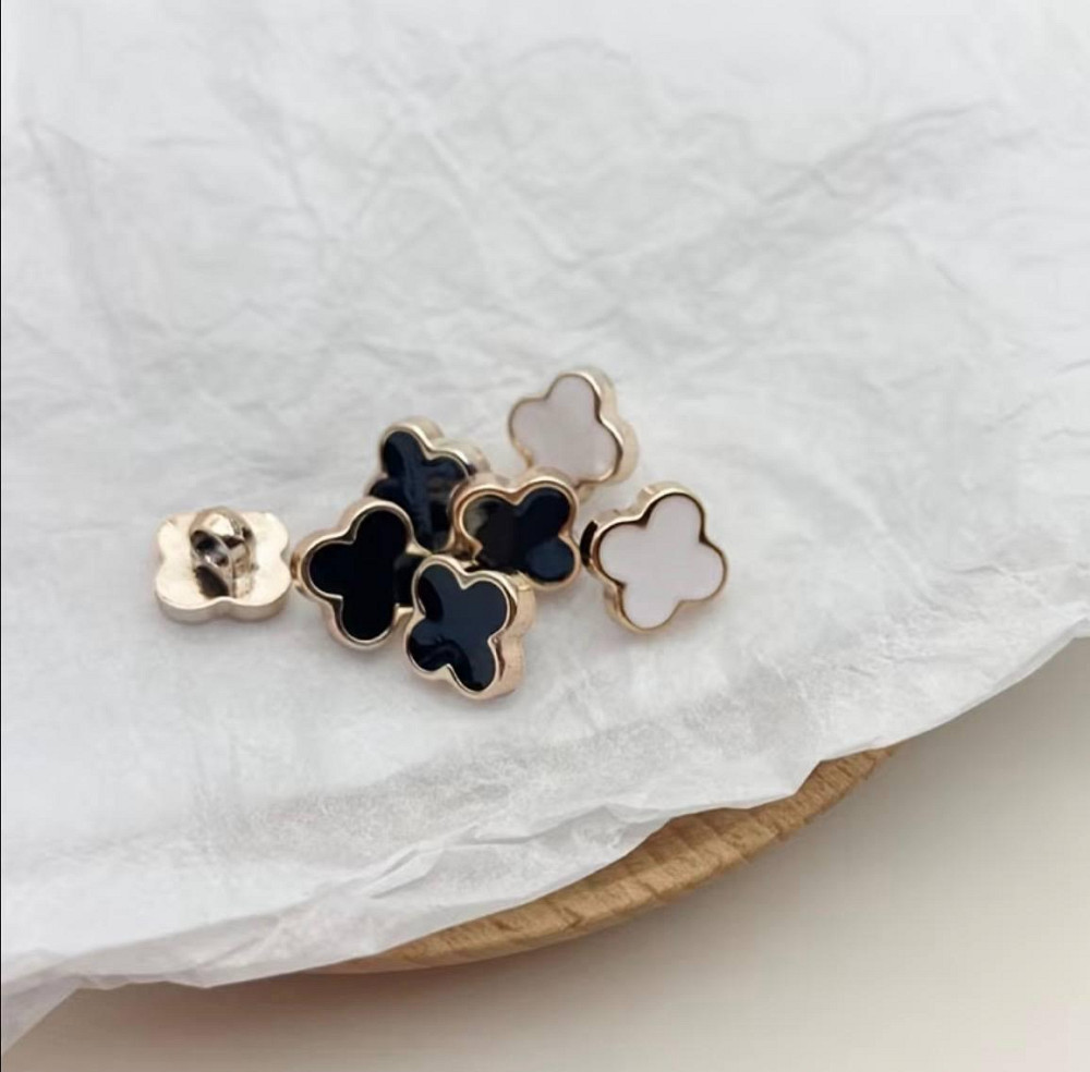 Ґудзики для шиття декоративні конюшина чорні білі для одягу та рукоділля, набір ґудзиків 20 шт Київ - фото 4