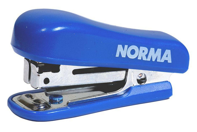 Степлер 10/4 "Norma" 4051 (8арк.) 27мм синій, шт Київ - фото 1