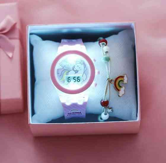 Подарочный набор для девочек часы Единорог с браслетом в подарочной коробочке розовый Киев