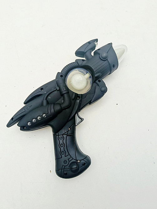 Футуристичний космічний бластер зі світловими та звуковими ефектами (товар вживаний) Луцк - изображение 4