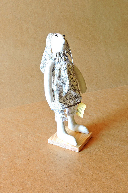 Подставка для кукол 