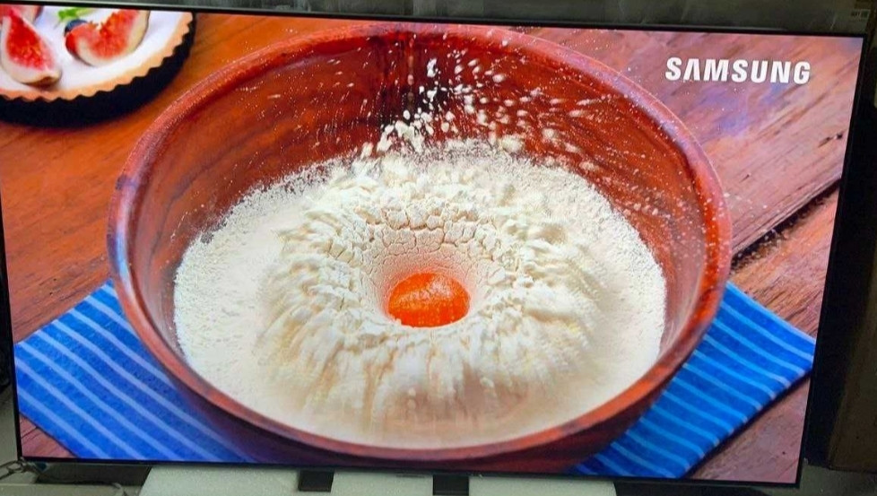 Телевизор Безрамный: 65