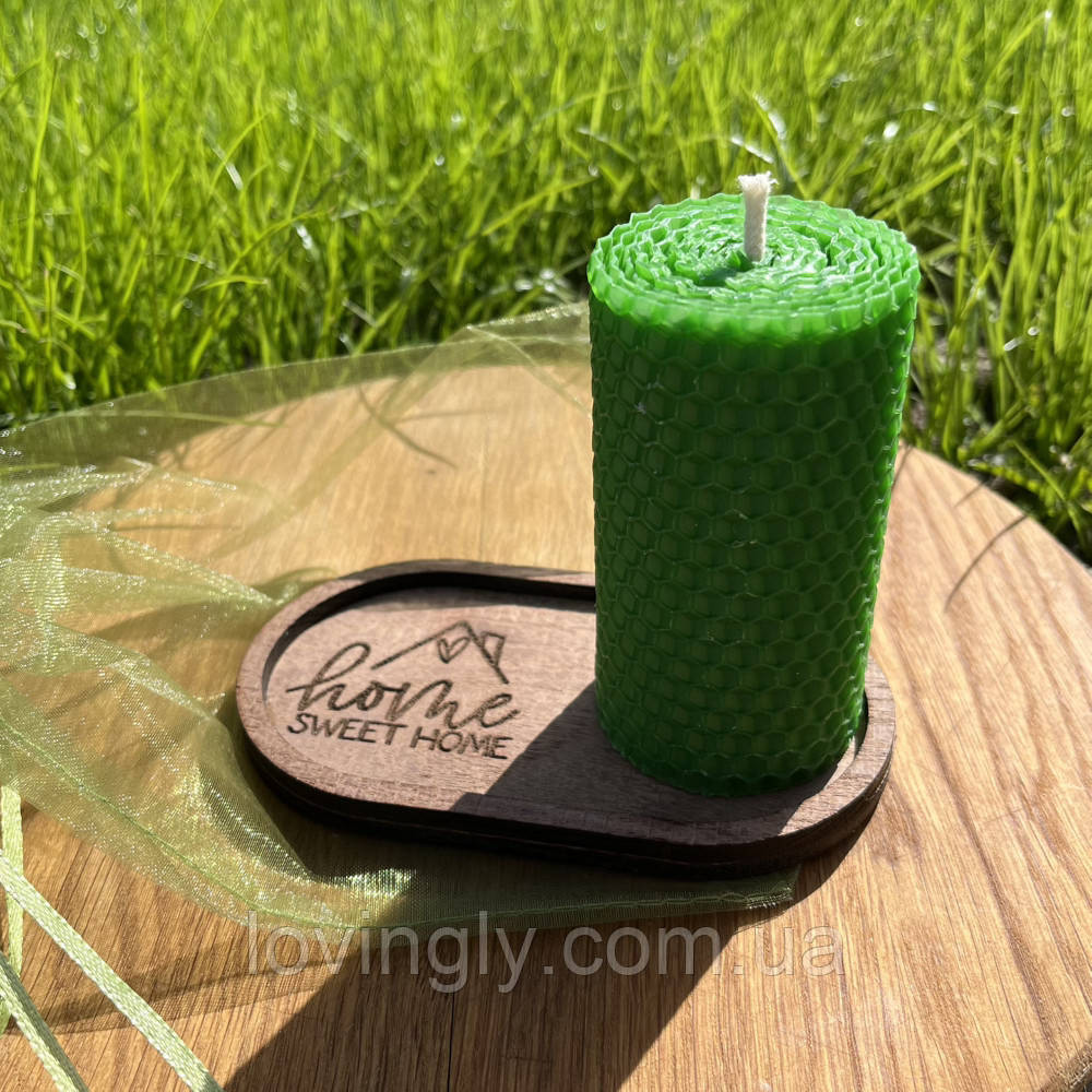 Свеча зеленого цвета на деревянной подставке в подарочном мешочке. Ирпень - изображение 1