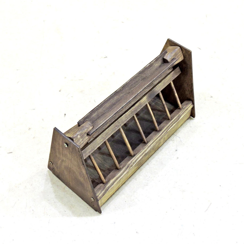 Деревянная кормушка для голубей 