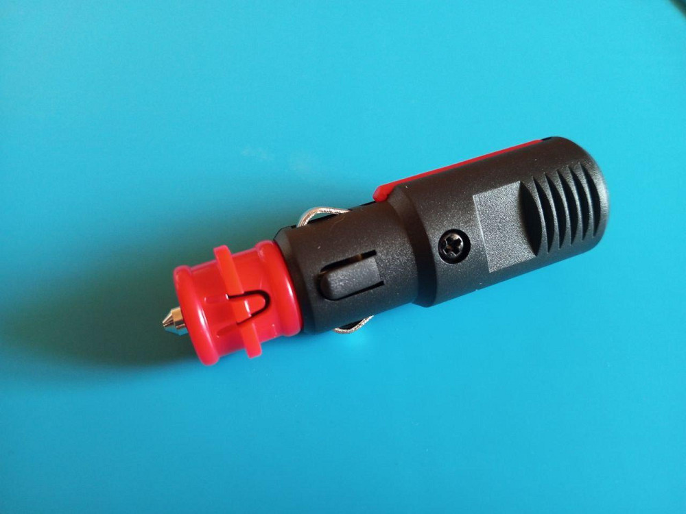 Штекер прикурювача Daier з запобіжником, під шнур, корпус пластик Полтава - фото 1