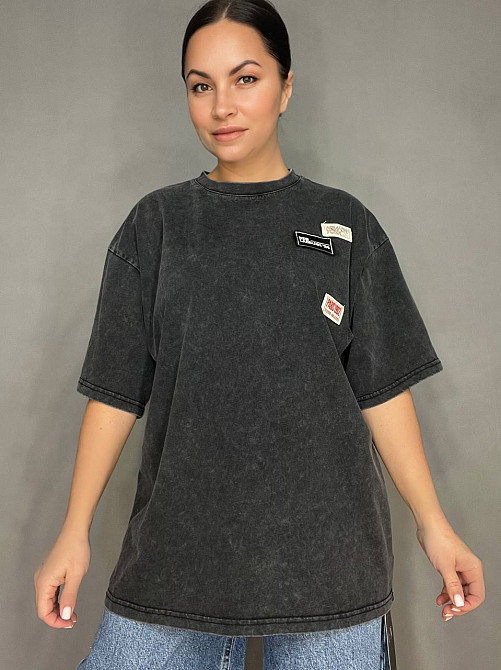 Футболка жіноча A-N 25012 подовжена оверсайз з нашивками патчами попереду one size, чорний, one size Київ - фото 5