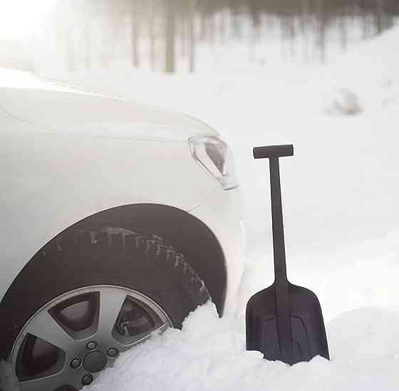 Автомобільна Лопата для прибирання снігу Fiskars "Solid" SnowXpert (1019353/143073) Пластик Нововолинськ