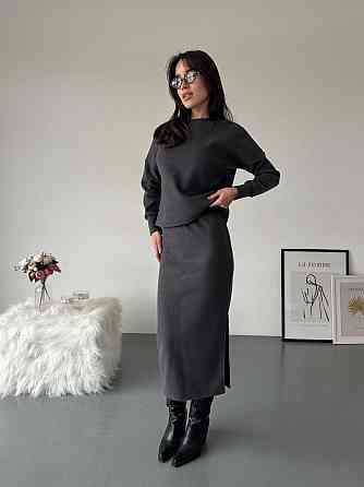 Женский стильный теплый костюм двойка с разрезом сбоку Графит, 46/48 Одесса