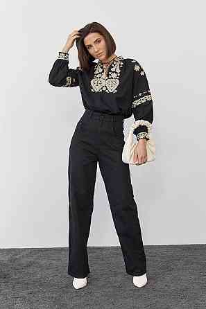 Жіноча стильна чорна вишиванка з розрізом на зав'язках із китицями 46 Одеса