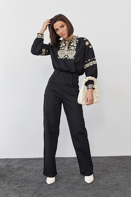 Женская стильная черная вышиванка с разрезом на завязках с кисточками 46 Одесса - изображение 5