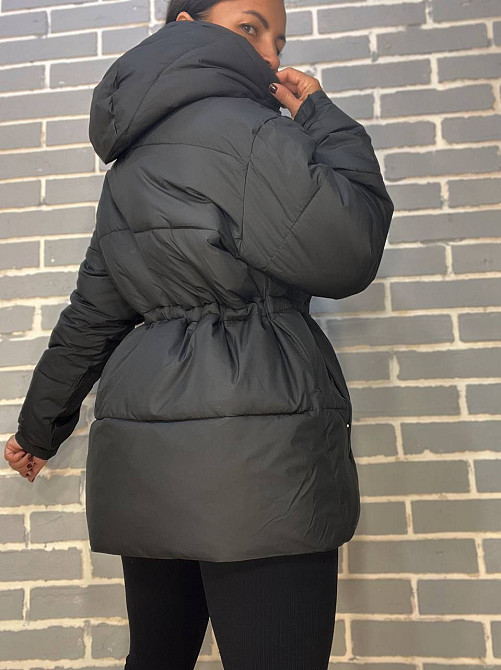 Куртка женская Lady Yep 9020 удлиненная затяжка шнурок на талии надпись на груди черная, черный, 42 Одесса - изображение 3