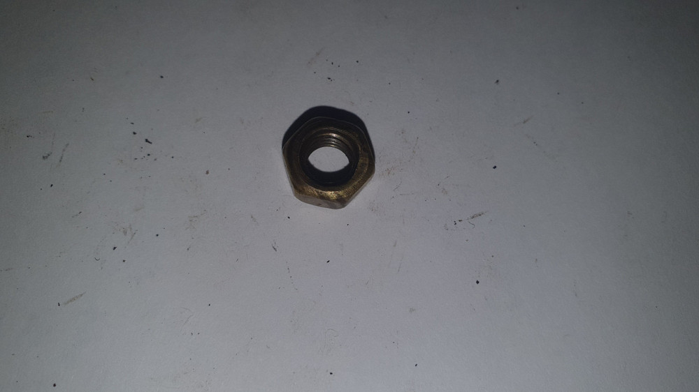 Гайка М6 латунь. СССР. Харьков - изображение 1