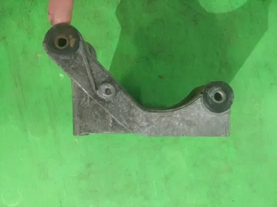 Кронштейн генератора 1715080 BMW BMW Вінниця