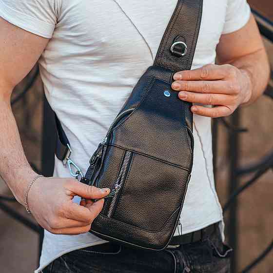 Чорний шкіряний чоловічий слінг на одне плече TIDING BAG Київ