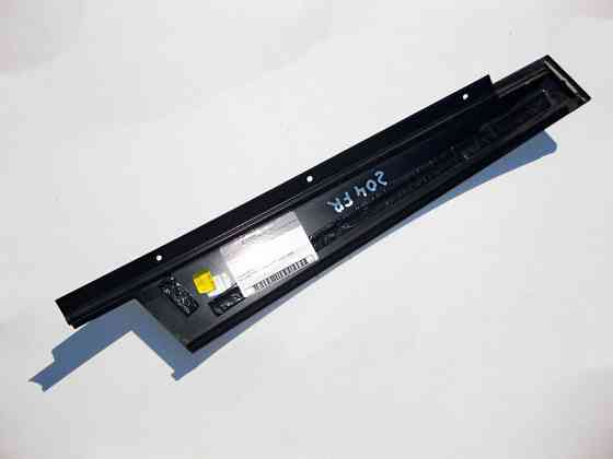 Mercedes-Benz  A2046900287 Вертикальна накладка скла передніх правих дверей Classic C-Class W204 Одесса