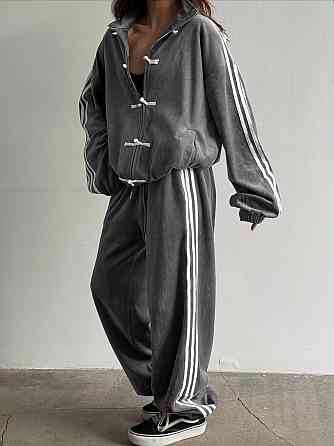 Женский костюм двойка: кофта и штаны в спортивном стиле с лампасами велюр Графит, 42/44 Одесса