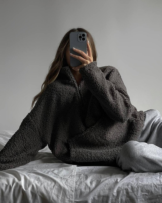 Жіночий стильний теплий оверсайз світшот букле баранчик Графіт Одеса - фото 6