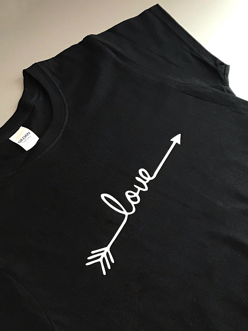 Женская\Мужская футболка с надписью love Черновцы - изображение 1