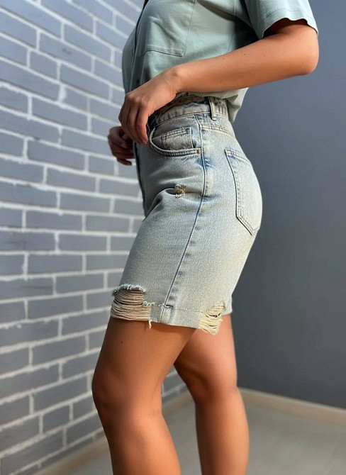 Шорти жіночі джинсові Women Denim 355-973 середньої довжини рвані світло-блакитні, світло- блакитний, 34 Київ - фото 17