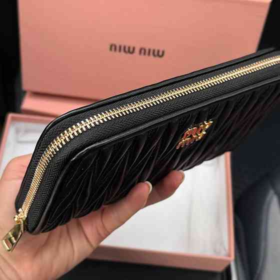 Жіночий гаманець на змійці Miu Miu (M60017) чорний Київ