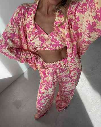 Жіночий легкий прогулянковий оверсайз костюм трійка: сорочка топ і штани софт Одеса