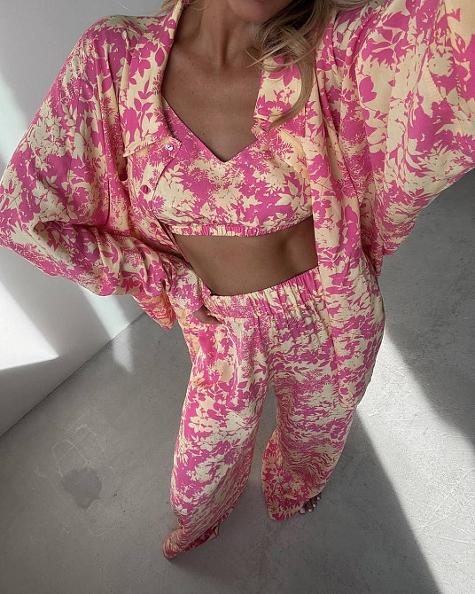 Жіночий легкий прогулянковий оверсайз костюм трійка: сорочка топ і штани софт Одеса - фото 2