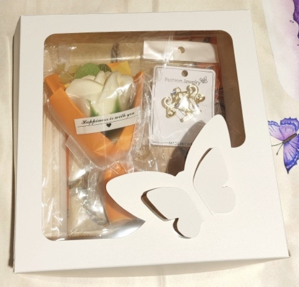 Набір подарунковий: шарф з магнітною застібкою, мило-букет і брошка знак зодіаку в подарунковій коробці Помаранчевий Смела - изображение 2