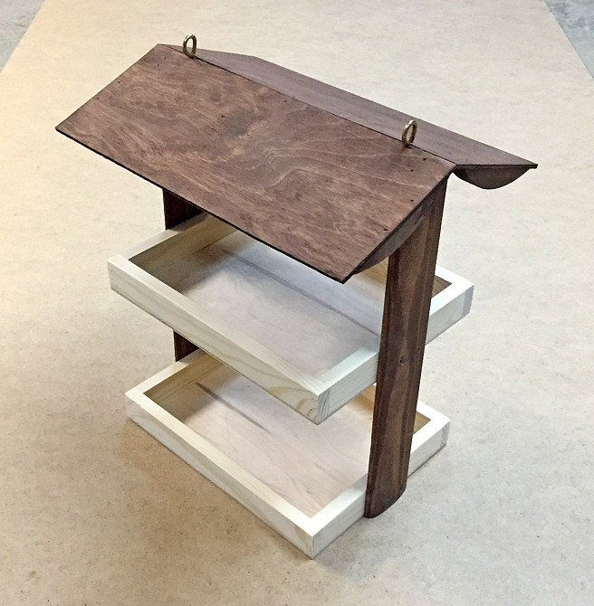 Кормушка садовая для птиц 