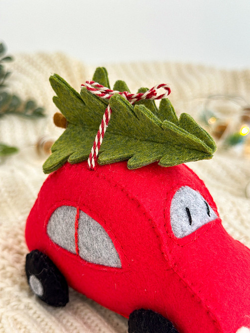 Новогодняя елочная игрушка из фетра ручной работы Машинка с елкой 11 см Киев - изображение 6
