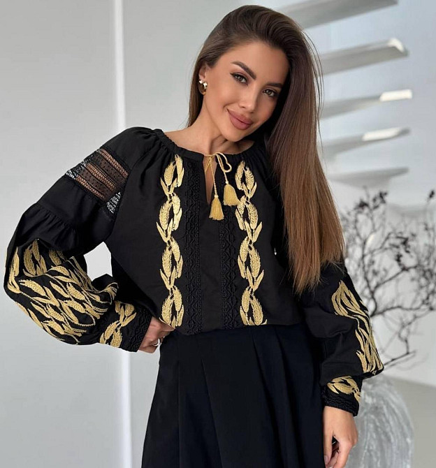 Женская стильная вышиванка с золотой вышивкой и с кружевными вставками 80% хлопок, 20% полиэстер. Одесса - изображение 1