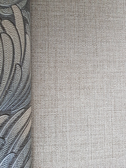 Шпалери метрові вінілові на флізелін Grandeco Poem однотонні структурні під тканина льон світло коричневі Київ - фото 2