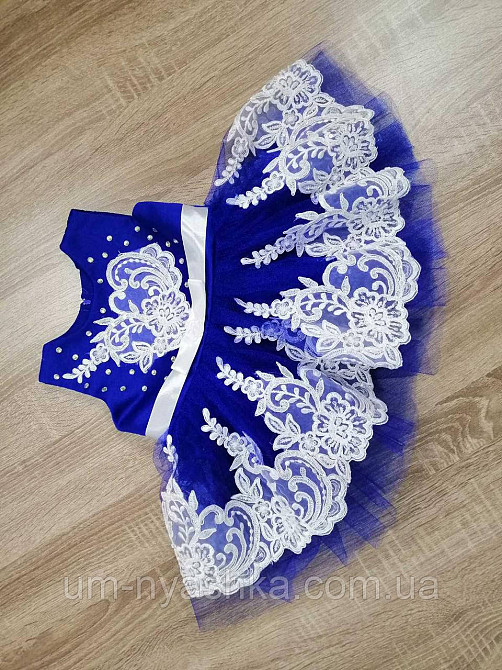 Нарядное платье на 6-12 месяцев 