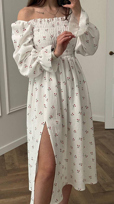 Жіноча сукня міді з відкритими плечима з мусліну Вишні XS/S Харків - фото 2