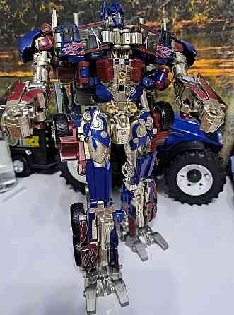 Трансформер Optimus Prime Висота трансформера 30 см Київ